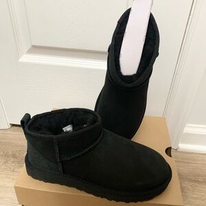 UGG Classic Ultra Mini Boots Black 7 NEW